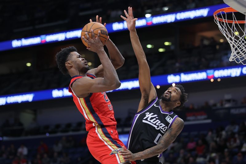 NEW ORLEANS, LOUISIANA - DECEMBER 12: Yves Missi #21 of the New Orleans Pelicans shoots against Malik Monk #0 of the Sacramento Kings during the second half at the Smoothie King Center on December 12, 2024 in New Orleans, Louisiana. NOTE TO USER: User expressly acknowledges and agrees that, by downloading and or using this Photograph, user is consenting to the terms and conditions of the Getty Images License Agreement. (Photo by Jonathan Bachman/Getty Images)