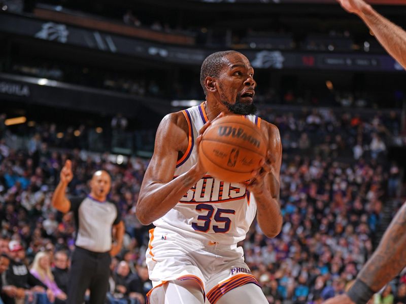 PHOENIX, AZ - JANUARY 22: Kevin Durant #35 of the Phoenix Suns drives to the basket during the game against the Chicago Bulls on January 22, 2024 at Footprint Center in Phoenix, Arizona. NOTE TO USER: User expressly acknowledges and agrees that, by downloading and or using this photograph, user is consenting to the terms and conditions of the Getty Images License Agreement. Mandatory Copyright Notice: Copyright 2024 NBAE (Photo by Garrett Ellwood/NBAE via Getty Images)