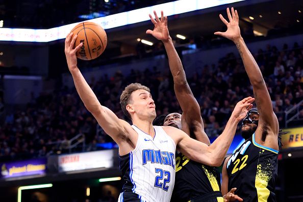 INDIANAPOLIS, INDIANA - DECEMBER 23: Franz Wagner #22 of the Orlando Magic takes a shot over Aaron Nesmith #23 and Isaiah Jackson #22 of the Indiana Pacers during the first half at Gainbridge Fieldhouse on December 23, 2023 in Indianapolis, Indiana. NOTE TO USER: User expressly acknowledges and agrees that, by downloading and or using this photograph, User is consenting to the terms and conditions of the Getty Images License Agreement. (Photo by Justin Casterline/Getty Images)