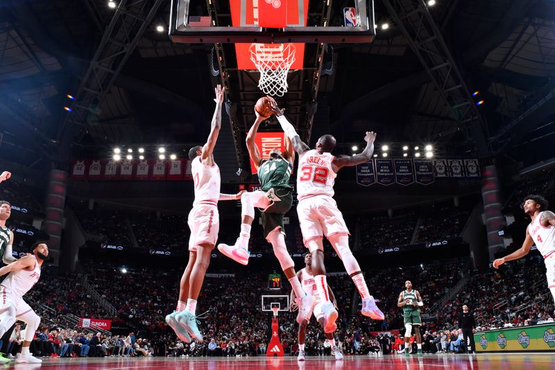 HOUSTON, TX - JANUARY 6: Giannis Antetokounmpo #34 of the Milwaukee Bucks drives to the basket during the game against the Houston Rockets on January 6, 2024 at the Toyota Center in Houston, Texas. NOTE TO USER: User expressly acknowledges and agrees that, by downloading and or using this photograph, User is consenting to the terms and conditions of the Getty Images License Agreement. Mandatory Copyright Notice: Copyright 2024 NBAE (Photo by Logan Riely/NBAE via Getty Images)