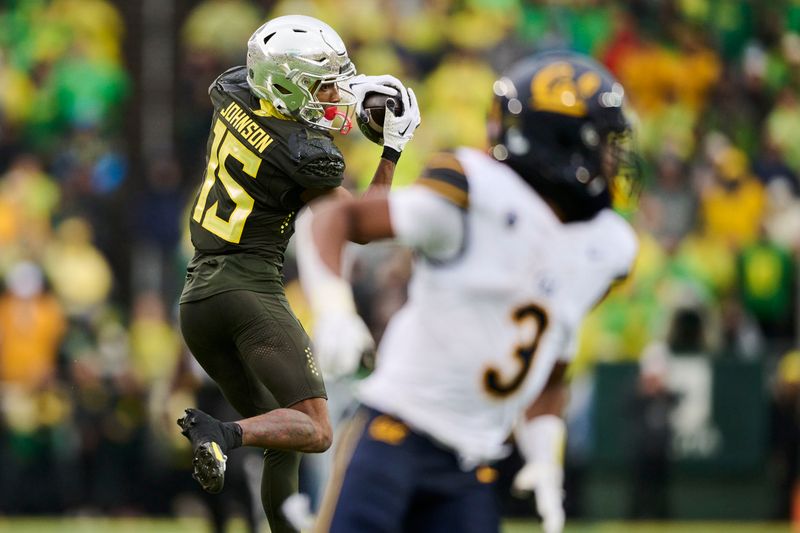 Nov 4, 2023; Eugene, Oregon, USA; Oregon Ducks wide receiver Tez Johnson (15) catches a pass during the second half for a first down against the California Golden Bears at Autzen Stadium. Mandatory Credit: Troy Wayrynen-USA TODAY Sports