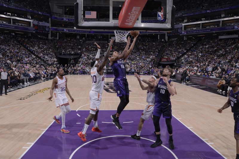 SACRAMENTO, CA - APRIL 12: Keegan Murray #13 of the Sacramento Kings drives to the basket during the game against the Phoenix Suns on April 12, 2024 at Golden 1 Center in Sacramento, California. NOTE TO USER: User expressly acknowledges and agrees that, by downloading and or using this Photograph, user is consenting to the terms and conditions of the Getty Images License Agreement. Mandatory Copyright Notice: Copyright 2024 NBAE (Photo by Rocky Widner/NBAE via Getty Images)