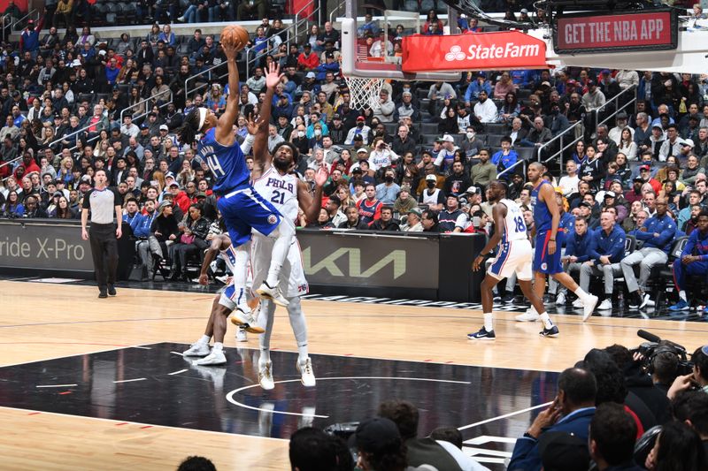 LOS ANGELES, CA - JANUARY 17: Terance Mann #14 of the LA Clippers drives to the basket during the game against the Philadelphia 76ers on January 17, 2023 at Crypto.Com Arena in Los Angeles, California. NOTE TO USER: User expressly acknowledges and agrees that, by downloading and/or using this Photograph, user is consenting to the terms and conditions of the Getty Images License Agreement. Mandatory Copyright Notice: Copyright 2023 NBAE (Photo by Adam Pantozzi/NBAE via Getty Images)