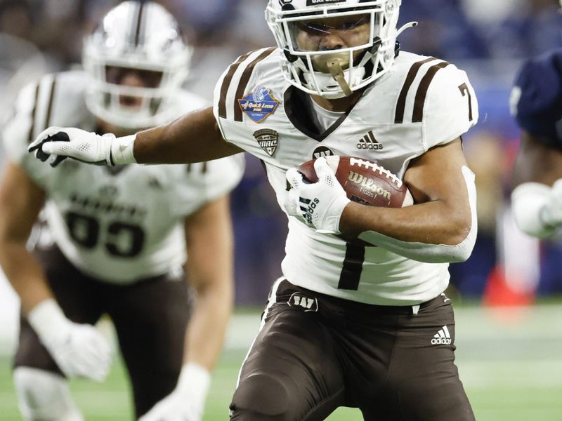 Dec 27, 2021; Detroit, MI, USA; Western Michigan Broncos running back Jaxson Kincaide (7) carries the ball in the first half against the Nevada Wolf Pack during the 2021 Quick Lane Bowl at Ford Field. Mandatory Credit: Rick Osentoski-USA TODAY Sports