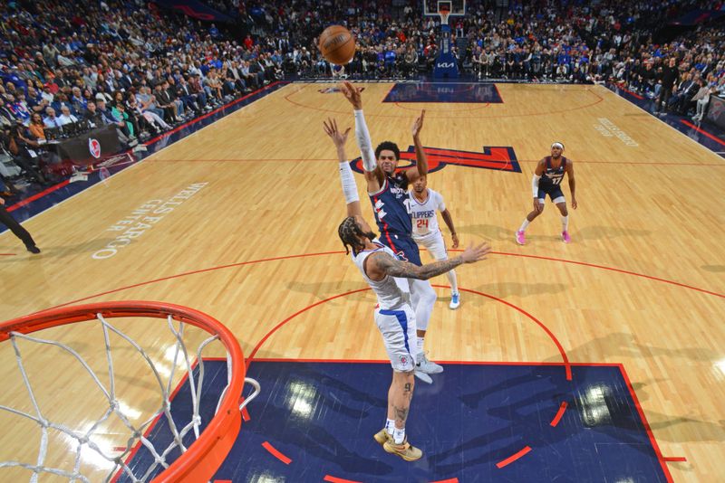 PHILADELPHIA, PA - MARCH 27: Tobias Harris #12 of the Philadelphia 76ers shoots the ball during the game against the LA Clippers on March 27, 2024 at the Wells Fargo Center in Philadelphia, Pennsylvania NOTE TO USER: User expressly acknowledges and agrees that, by downloading and/or using this Photograph, user is consenting to the terms and conditions of the Getty Images License Agreement. Mandatory Copyright Notice: Copyright 2024 NBAE (Photo by Jesse D. Garrabrant/NBAE via Getty Images)