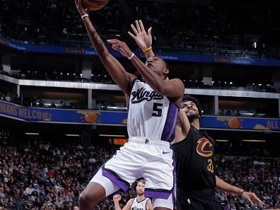 SACRAMENTO, CA - NOVEMBER 13: De'Aaron Fox #5 of the Sacramento Kings drives to the basket during the game against the Cleveland Cavaliers on November 13, 2023 at Golden 1 Center in Sacramento, California. NOTE TO USER: User expressly acknowledges and agrees that, by downloading and or using this Photograph, user is consenting to the terms and conditions of the Getty Images License Agreement. Mandatory Copyright Notice: Copyright 2023 NBAE (Photo by Rocky Widner/NBAE via Getty Images)