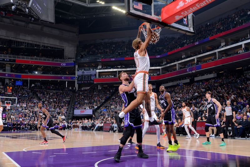 SACRAMENTO, CA - FEBRUARY 22: Jeremy Sochan #10 of the San Antonio Spurs dunks the ball during the game against the Sacramento Kings on February 22, 2024 at Golden 1 Center in Sacramento, California. NOTE TO USER: User expressly acknowledges and agrees that, by downloading and or using this Photograph, user is consenting to the terms and conditions of the Getty Images License Agreement. Mandatory Copyright Notice: Copyright 2023 NBAE (Photo by Rocky Widner/NBAE via Getty Images)