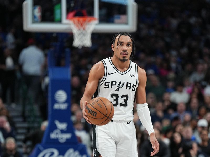 DALLAS, TX - FEBRUARY 14: Tre Jones #33 of the San Antonio Spurs dribbles the ball during the game against the Dallas Mavericks on February 14, 2024 at the American Airlines Center in Dallas, Texas. NOTE TO USER: User expressly acknowledges and agrees that, by downloading and or using this photograph, User is consenting to the terms and conditions of the Getty Images License Agreement. Mandatory Copyright Notice: Copyright 2024 NBAE (Photo by Glenn James/NBAE via Getty Images)