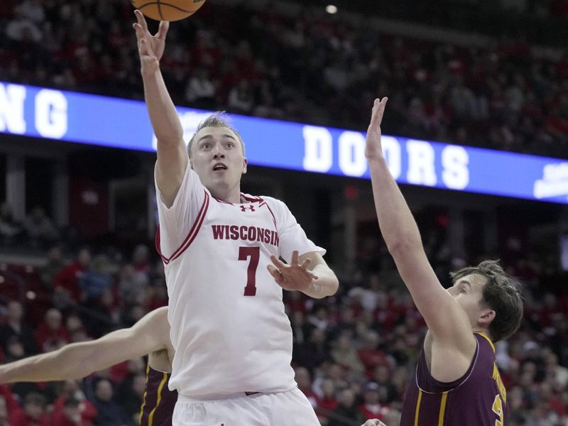 Wisconsin Badgers Outshine Central Michigan Chippewas in Kohl Center Clash