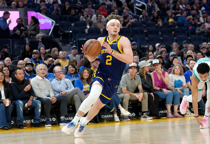 SAN FRANCISCO, CALIFORNIA - FEBRUARY 23: Brandin Podziemski #2 of the Golden State Warriors drives towards the basket against the Charlotte Hornets during the first quarter of an NBA basketball game at Chase Center on February 23, 2024 in San Francisco, California. NOTE TO USER: User expressly acknowledges and agrees that, by downloading and or using this photograph, User is consenting to the terms and conditions of the Getty Images License Agreement. (Photo by Thearon W. Henderson/Getty Images)