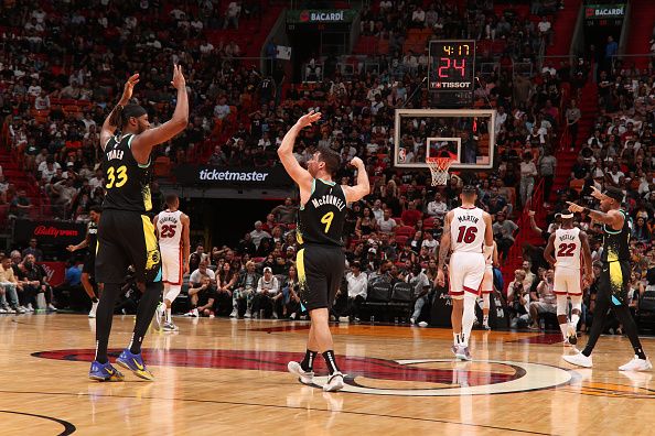 MIAMI, FL - DECEMBER 2: The Indiana Pacers celebrate during the game against the Miami Heat on December 2, 2023 at Kaseya Center in Miami, Florida. NOTE TO USER: User expressly acknowledges and agrees that, by downloading and or using this Photograph, user is consenting to the terms and conditions of the Getty Images License Agreement. Mandatory Copyright Notice: Copyright 2023 NBAE (Photo by Issac Baldizon/NBAE via Getty Images)