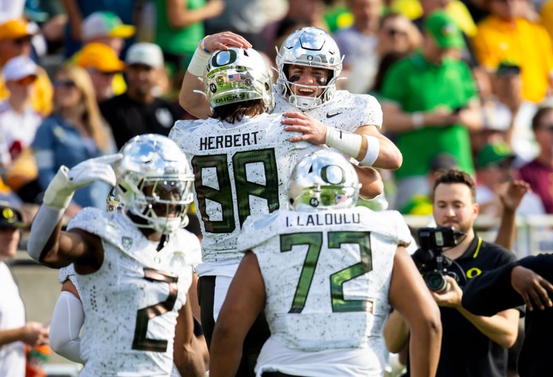 Nov 18, 2023; Tempe, Arizona, USA; Oregon Ducks tight end Patrick Herbert (88) celebrates a touchdown with quarterback Bo Nix (right) against the Arizona State Sun Devils in the first half at Mountain America Stadium. Mandatory Credit: Mark J. Rebilas-USA TODAY Sports