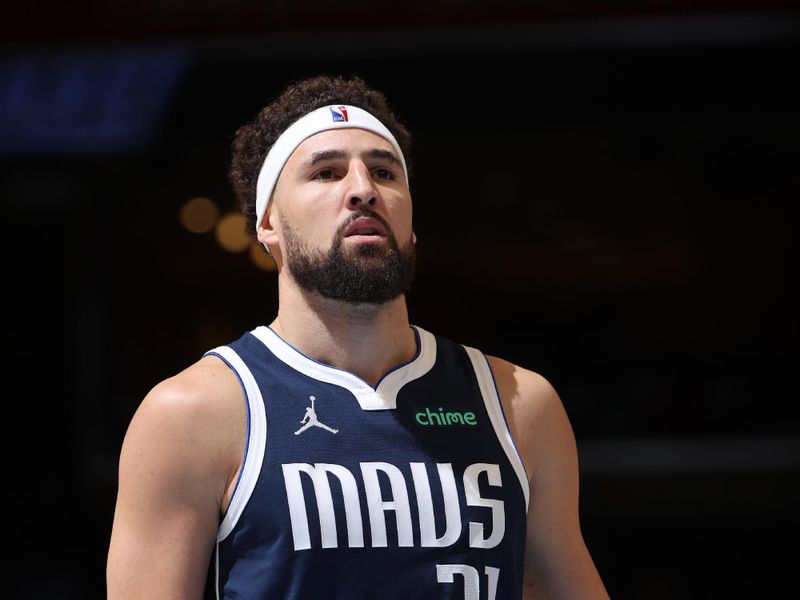 MEMPHIS, TN - JANUARY 6:  Klay Thompson #31 of the Dallas Mavericks shoots a free throw during the game against the Memphis Grizzlies  on January  6, 2024 at FedExForum in Memphis, Tennessee. NOTE TO USER: User expressly acknowledges and agrees that, by downloading and or using this photograph, User is consenting to the terms and conditions of the Getty Images License Agreement. Mandatory Copyright Notice: Copyright 2024 NBAE (Photo by Joe Murphy/NBAE via Getty Images)