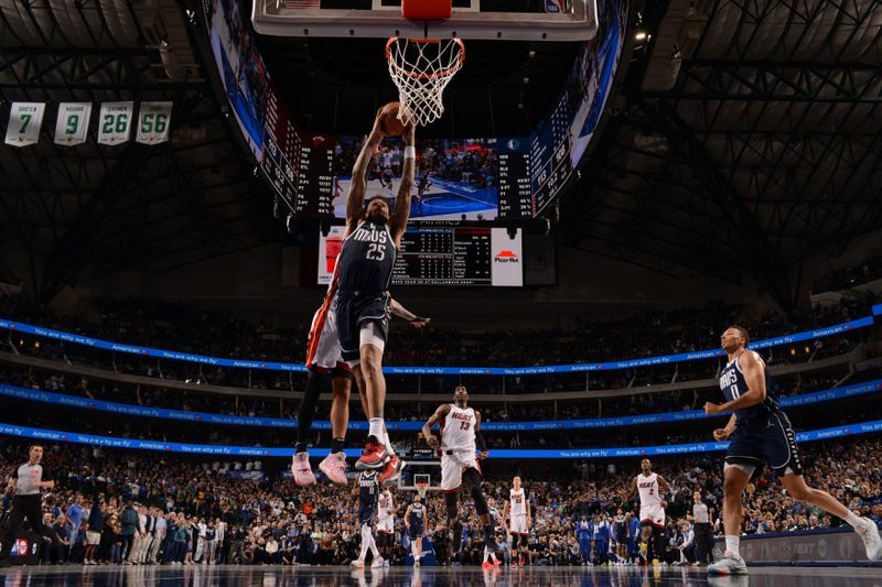 DALLAS, TX - MARCH 7: PJ Washington #25 of the Dallas Mavericks drives to the basket during the game against the Miami Heat on March 7, 2024 at the American Airlines Center in Dallas, Texas. NOTE TO USER: User expressly acknowledges and agrees that, by downloading and or using this photograph, User is consenting to the terms and conditions of the Getty Images License Agreement. Mandatory Copyright Notice: Copyright 2024 NBAE (Photo by Glenn James/NBAE via Getty Images)