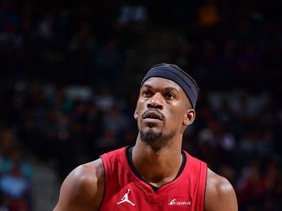 SAN ANTONIO, TX - NOVEMBER 12: Jimmy Butler #22 of the Miami Heat shoots a free throw during the game against the San Antonio Spurs on November 12, 2023 at the Frost Bank Center in San Antonio, Texas. NOTE TO USER: User expressly acknowledges and agrees that, by downloading and or using this photograph, user is consenting to the terms and conditions of the Getty Images License Agreement. Mandatory Copyright Notice: Copyright 2023 NBAE (Photos by Michael Gonzales/NBAE via Getty Images)