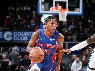 DETROIT, MI - DECEMBER 6: Marcus Sasser #25 of the Detroit Pistons dribbles the ball during the game against the Memphis Grizzlies on December 6, 2023 at Little Caesars Arena in Detroit, Michigan. NOTE TO USER: User expressly acknowledges and agrees that, by downloading and/or using this photograph, User is consenting to the terms and conditions of the Getty Images License Agreement. Mandatory Copyright Notice: Copyright 2023 NBAE (Photo by Brian Sevald/NBAE via Getty Images)