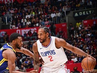 LOS ANGELES, CA - DECEMBER 14: Kawhi Leonard #2 of the LA Clippers dribbles the ball during the game against the Golden State Warriors on December 14, 2023 at Crypto.Com Arena in Los Angeles, California. NOTE TO USER: User expressly acknowledges and agrees that, by downloading and/or using this Photograph, user is consenting to the terms and conditions of the Getty Images License Agreement. Mandatory Copyright Notice: Copyright 2023 NBAE (Photo by Adam Pantozzi/NBAE via Getty Images)