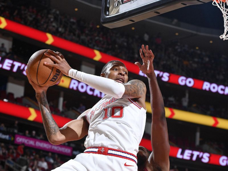 HOUSTON, TX - MARCH 16:  Jabari Smith Jr. #10 of the Houston Rockets looks to pass the ball during the game against the Cleveland Cavaliers on March 16, 2023 at the Toyota Center in Houston, Texas. NOTE TO USER: User expressly acknowledges and agrees that, by downloading and or using this photograph, User is consenting to the terms and conditions of the Getty Images License Agreement. Mandatory Copyright Notice: Copyright 2024 NBAE (Photo by Logan Riely/NBAE via Getty Images)