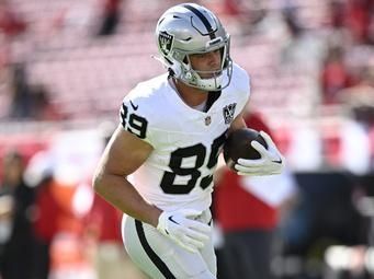 Las Vegas Raiders tight end Brock Bowers (89) warms up before an NFL football game against the Tampa Bay Buccaneers, Sunday, Dec. 8, 2024, in Tampa, Fla. (AP Photo/Phelan M. Ebenhack)