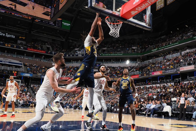 INDIANAPOLIS, IN - JANUARY 14:  Myles Turner #33 of the Indiana Pacers drives to the basket during the game against the Cleveland Cavaliers on January 14, 2025 at Gainbridge Fieldhouse in Indianapolis, Indiana. NOTE TO USER: User expressly acknowledges and agrees that, by downloading and or using this Photograph, user is consenting to the terms and conditions of the Getty Images License Agreement. Mandatory Copyright Notice: Copyright 2025 NBAE (Photo by Ron Hoskins/NBAE via Getty Images)