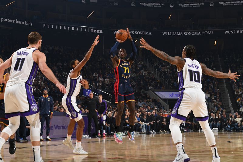 SAN FRANCISCO, CA - JANUARY 5:  Dennis Schroder #71 of the Golden State Warriors shoots the ball during the game against the Sacramento Kings on January 5, 2025 at Chase Center in San Francisco, California. NOTE TO USER: User expressly acknowledges and agrees that, by downloading and or using this photograph, user is consenting to the terms and conditions of Getty Images License Agreement. Mandatory Copyright Notice: Copyright 2025 NBAE (Photo by Noah Graham/NBAE via Getty Images)