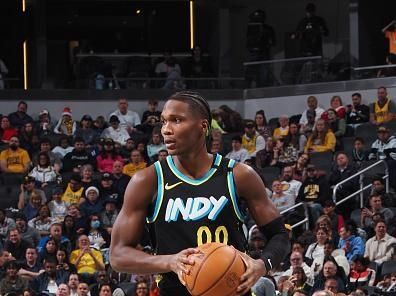 INDIANAPOLIS, IN - DECEMBER 23:  Bennedict Mathurin #00 of the Indiana Pacers handles the ball during the game against the Orlando Magic on December 23, 2023 at Gainbridge Fieldhouse in Indianapolis, Indiana. NOTE TO USER: User expressly acknowledges and agrees that, by downloading and or using this Photograph, user is consenting to the terms and conditions of the Getty Images License Agreement. Mandatory Copyright Notice: Copyright 2023 NBAE (Photo by Ron Hoskins/NBAE via Getty Images)