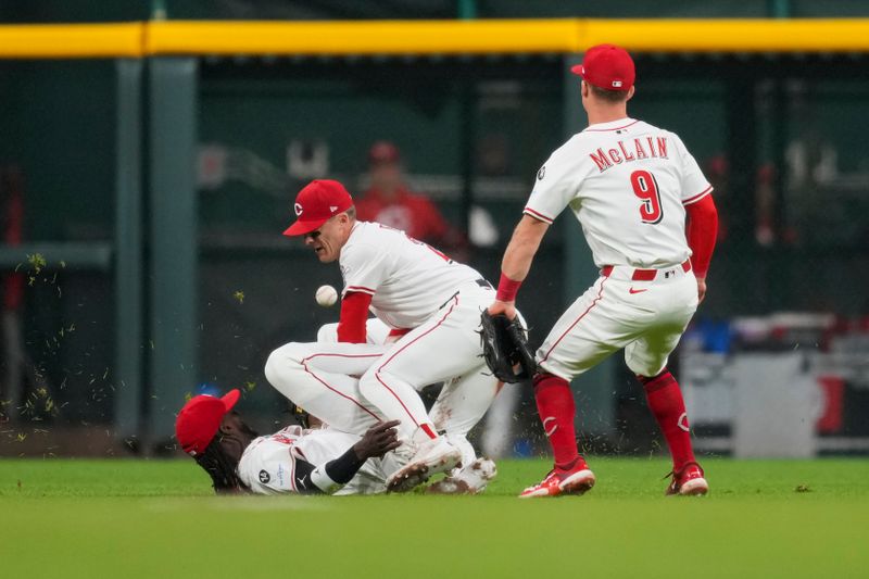 May 13, 2025; Cincinnati, Ohio, USA;  Cincinnati Reds outfielder TJ Friedl (29) collides with shortstop Elly De La Cruz (44) as they attempt a catch on a ball hit by Chicago White Sox third baseman Miguel Vargas (20) in the fourth inning at Great American Ball Park. Mandatory Credit: Aaron Doster-Imagn Images