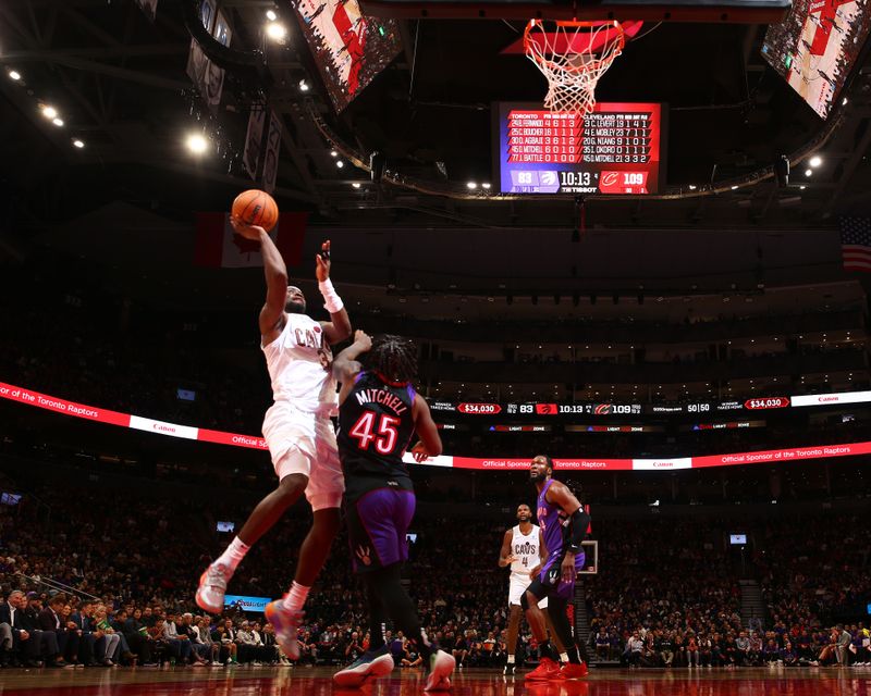 TORONTO, CANADA - OCTOBER 23: Caris LeVert #3 of the Cleveland Cavaliers drives to the basket during the game against the Toronto Raptors on October 23, 2024 at the Scotiabank Arena in Toronto, Ontario, Canada.  NOTE TO USER: User expressly acknowledges and agrees that, by downloading and or using this Photograph, user is consenting to the terms and conditions of the Getty Images License Agreement.  Mandatory Copyright Notice: Copyright 2024 NBAE (Photo by Vaughn Ridley/NBAE via Getty Images)