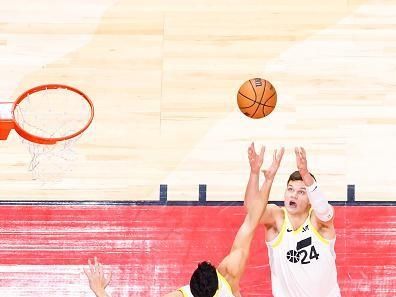 TORONTO, CANADA - DECEMBER 23:  Walker Kessler #24 of the Utah Jazz grabs a rebound during the game against the Toronto Raptors on December 23, 2023 at the Scotiabank Arena in Toronto, Ontario, Canada.  NOTE TO USER: User expressly acknowledges and agrees that, by downloading and or using this Photograph, user is consenting to the terms and conditions of the Getty Images License Agreement.  Mandatory Copyright Notice: Copyright 2023 NBAE (Photo by Vaughn Ridley/NBAE via Getty Images)