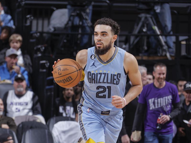 SACRAMENTO, CA - JANUARY 23:  Tyus Jones #21 of the Memphis Grizzlies drives to the basket during the game against the Sacramento Kings on January 23, 2023 at Golden 1 Center in Sacramento, California. NOTE TO USER: User expressly acknowledges and agrees that, by downloading and or using this Photograph, user is consenting to the terms and conditions of the Getty Images License Agreement. Mandatory Copyright Notice: Copyright 2023 NBAE (Photo by Rocky Widner/NBAE via Getty Images)