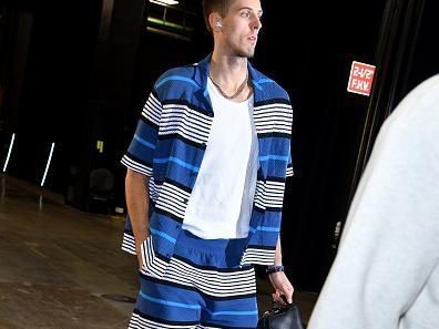 PHOENIX, AZ - NOVEMBER 2: Zach Collins #23 of the San Antonio Spurs arrives to the arena before the game against the Phoenix Suns on November 2, 2023 at Footprint Center in Phoenix, Arizona. NOTE TO USER: User expressly acknowledges and agrees that, by downloading and or using this photograph, user is consenting to the terms and conditions of the Getty Images License Agreement. Mandatory Copyright Notice: Copyright 2023 NBAE (Photo by Barry Gossage/NBAE via Getty Images)