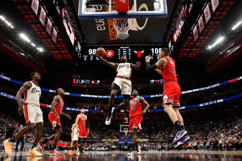 DETROIT, MI - NOVEMBER 18: Tim Hardaway Jr. #8 of the Detroit Pistons drives to the basket during the game against the Chicago Bulls on November 18, 2024 at Little Caesars Arena in Detroit, Michigan. NOTE TO USER: User expressly acknowledges and agrees that, by downloading and/or using this photograph, User is consenting to the terms and conditions of the Getty Images License Agreement. Mandatory Copyright Notice: Copyright 2024 NBAE (Photo by Brian Sevald/NBAE via Getty Images)