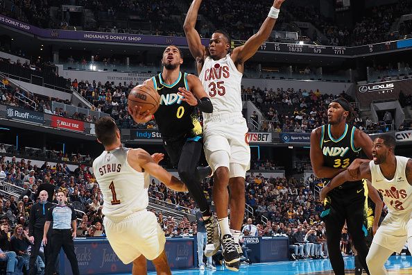 INDIANAPOLIS, IN - NOVEMBER 3: Tyrese Haliburton #0 of the Indiana Pacers drives to the basket during the game against the Cleveland Cavaliers during the In-Season Tournament on November 3, 2023 at Gainbridge Fieldhouse in Indianapolis, Indiana. NOTE TO USER: User expressly acknowledges and agrees that, by downloading and or using this Photograph, user is consenting to the terms and conditions of the Getty Images License Agreement. Mandatory Copyright Notice: Copyright 2023 NBAE (Photo by Ron Hoskins/NBAE via Getty Images)