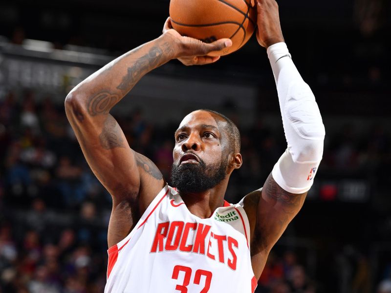 PHOENIX, AZ - MARCH 2: Jeff Green #32 of the Houston Rockets  shoots a free throw during the game against the Phoenix Suns on March 2, 2024 at Footprint Center in Phoenix, Arizona. NOTE TO USER: User expressly acknowledges and agrees that, by downloading and or using this photograph, user is consenting to the terms and conditions of the Getty Images License Agreement. Mandatory Copyright Notice: Copyright 2024 NBAE (Photo by Barry Gossage/NBAE via Getty Images)