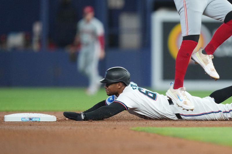 Marlins Overwhelmed by Reds in Extra Innings: Miami's Effort Falls Short at loanDepot park