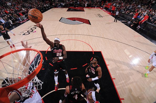 PORTLAND, OR - DECEMBER 21: Drop Reath #26 of the Portland Trail Blazers shoots the ball during the game against the Washington Wizards on December 21, 2023 at the Moda Center Arena in Portland, Oregon. NOTE TO USER: User expressly acknowledges and agrees that, by downloading and or using this photograph, user is consenting to the terms and conditions of the Getty Images License Agreement. Mandatory Copyright Notice: Copyright 2023 NBAE (Photo by Cameron Browne/NBAE via Getty Images)