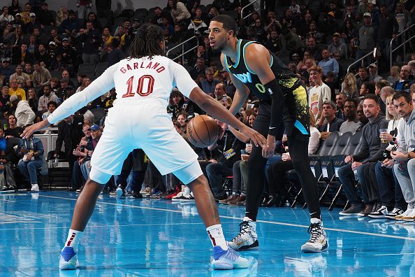 INDIANAPOLIS, IN - NOVEMBER 3: Tyrese Haliburton #0 of the Indiana Pacers dribbles the ball during the game against the Cleveland Cavaliers during the In-Season Tournament on November 3, 2023 at Gainbridge Fieldhouse in Indianapolis, Indiana. NOTE TO USER: User expressly acknowledges and agrees that, by downloading and or using this Photograph, user is consenting to the terms and conditions of the Getty Images License Agreement. Mandatory Copyright Notice: Copyright 2023 NBAE (Photo by Ron Hoskins/NBAE via Getty Images)