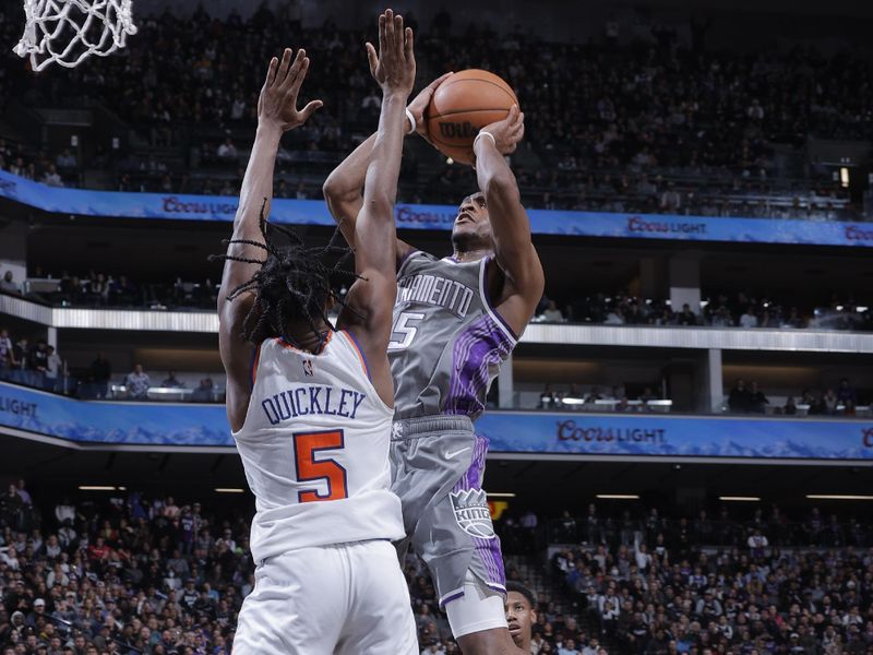 SACRAMENTO, CA - MARCH 9: De'Aaron Fox #5 of the Sacramento Kings drives to the basket during the game against the New York Knicks on March 9, 2023 at Golden 1 Center in Sacramento, California. NOTE TO USER: User expressly acknowledges and agrees that, by downloading and or using this Photograph, user is consenting to the terms and conditions of the Getty Images License Agreement. Mandatory Copyright Notice: Copyright 2023 NBAE (Photo by Rocky Widner/NBAE via Getty Images)