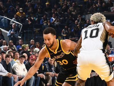 SAN FRANCISCO, CA - NOVEMBER 24:  Stephen Curry #30 of the Golden State Warriors goes to the basket during the game during the in-Season Tournament on November 24, 2023 at Chase Center in San Francisco, California. NOTE TO USER: User expressly acknowledges and agrees that, by downloading and or using this photograph, user is consenting to the terms and conditions of Getty Images License Agreement. Mandatory Copyright Notice: Copyright 2023 NBAE (Photo by Noah Graham/NBAE via Getty Images)