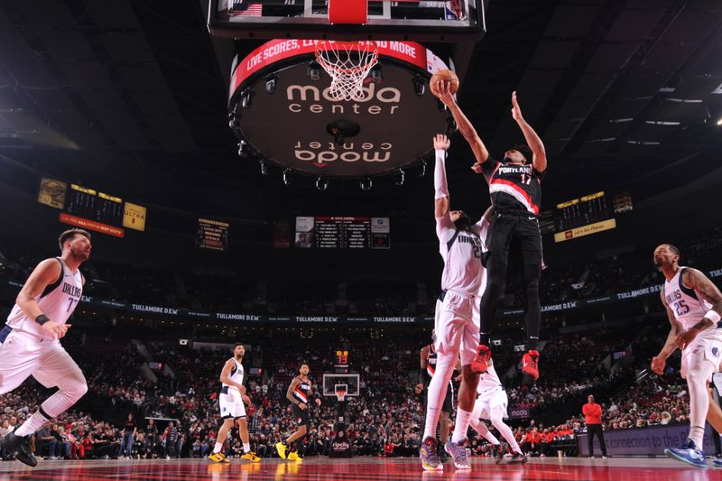 PORTLAND, OR - DECEMBER 1: Shaedon Sharpe #17 of the Portland Trail Blazers drives to the basket during the game against the Dallas Mavericks on December 1, 2024 at the Moda Center Arena in Portland, Oregon. NOTE TO USER: User expressly acknowledges and agrees that, by downloading and or using this photograph, user is consenting to the terms and conditions of the Getty Images License Agreement. Mandatory Copyright Notice: Copyright 2024 NBAE (Photo by Cameron Browne/NBAE via Getty Images)