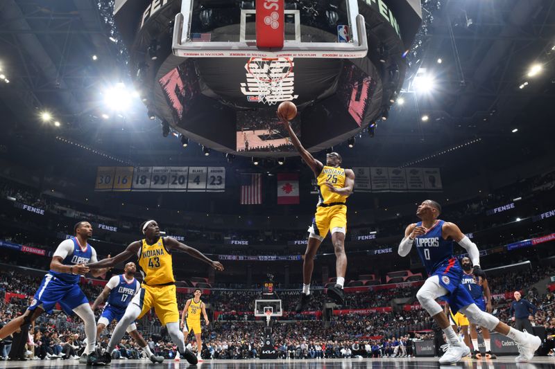 LOS ANGELES, CA - MARCH 25: Jalen Smith #25 of the Indiana Pacers drives to the basket during the game against the LA Clippers on March 25, 2024 at Crypto.Com Arena in Los Angeles, California. NOTE TO USER: User expressly acknowledges and agrees that, by downloading and/or using this Photograph, user is consenting to the terms and conditions of the Getty Images License Agreement. Mandatory Copyright Notice: Copyright 2024 NBAE (Photo by Adam Pantozzi/NBAE via Getty Images)