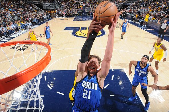 INDIANAPOLIS, IN - NOVEMBER 19: Moritz Wagner #21 of the Orlando Magic drives to the basket during the game against the Indiana Pacers on November 19, 2023 at Gainbridge Fieldhouse in Indianapolis, Indiana. NOTE TO USER: User expressly acknowledges and agrees that, by downloading and or using this Photograph, user is consenting to the terms and conditions of the Getty Images License Agreement. Mandatory Copyright Notice: Copyright 2023 NBAE (Photo by Ron Hoskins/NBAE via Getty Images)