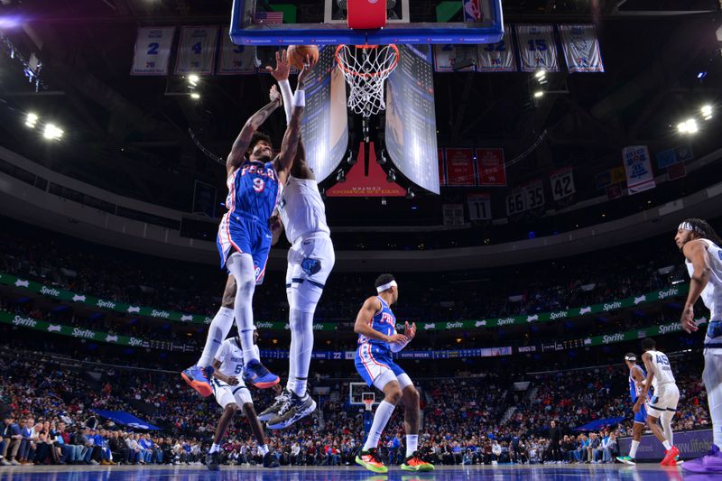 PHILADELPHIA, PA - MARCH 6: Kelly Oubre Jr. #9 of the Philadelphia 76ers drives to the basket during the game against the Memphis Grizzlies  on March 6, 2024 at the Wells Fargo Center in Philadelphia, Pennsylvania NOTE TO USER: User expressly acknowledges and agrees that, by downloading and/or using this Photograph, user is consenting to the terms and conditions of the Getty Images License Agreement. Mandatory Copyright Notice: Copyright 2024 NBAE (Photo by Jesse D. Garrabrant/NBAE via Getty Images)