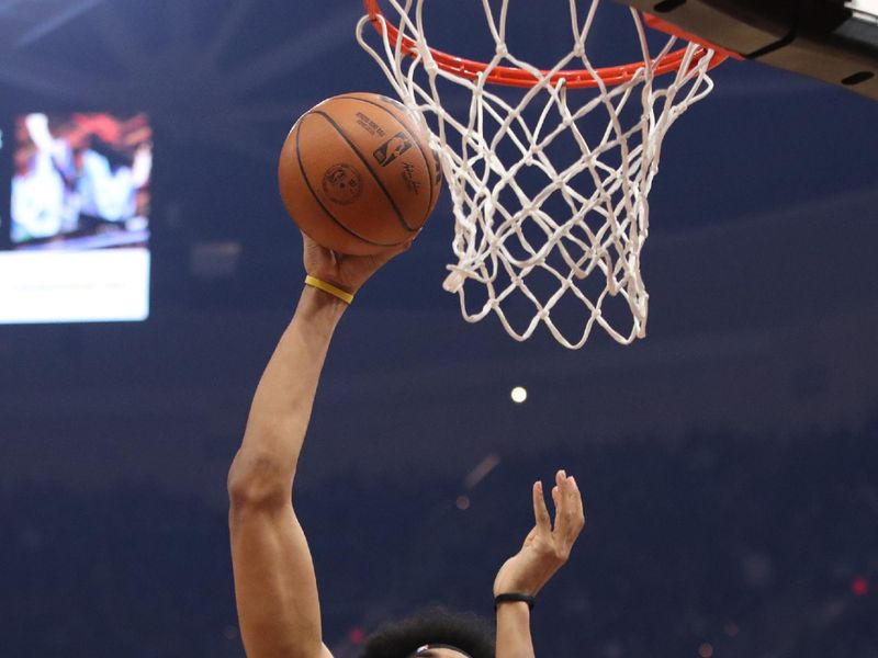 CLEVELAND, OH - DECEMBER 6:  Jarrett Allen #31 of the Cleveland Cavaliers drives to the basket during the game against the Los Angeles Lakers on December 6, 2022 at Rocket Mortgage FieldHouse in Cleveland, Ohio. NOTE TO USER: User expressly acknowledges and agrees that, by downloading and/or using this Photograph, user is consenting to the terms and conditions of the Getty Images License Agreement. Mandatory Copyright Notice: Copyright 2022 NBAE (Photo by Lauren Leigh Bacho/NBAE via Getty Images)