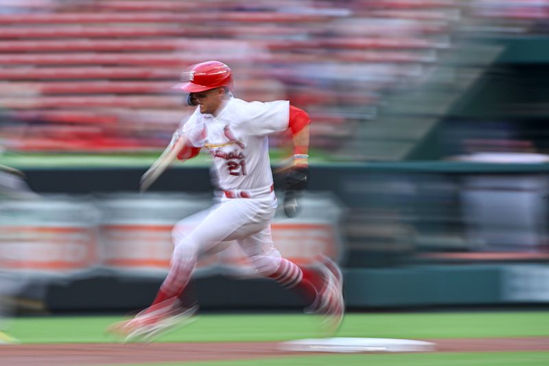 Aug 15, 2023; St. Louis, Missouri, USA;  St. Louis Cardinals center fielder Lars Nootbaar (21) rounds second base against the Oakland Athletics during the first inning at Busch Stadium. Mandatory Credit: Jeff Curry-USA TODAY Sports