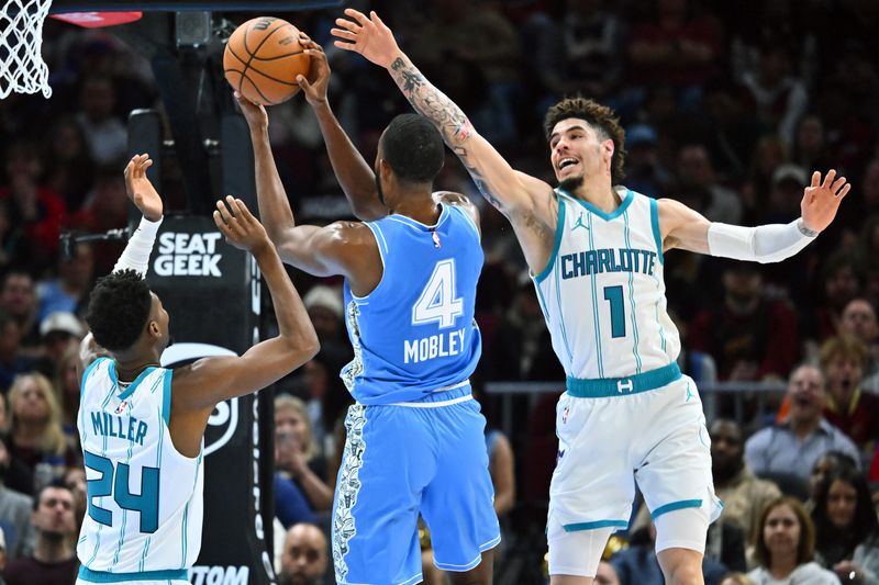 CLEVELAND, OHIO - NOVEMBER 17: Evan Mobley #4 of the Cleveland Cavaliers shoots over Brandon Miller #24 and LaMelo Ball #1 of the Charlotte Hornets during the second quarter at Rocket Mortgage Fieldhouse on November 17, 2024 in Cleveland, Ohio. NOTE TO USER: User expressly acknowledges and agrees that, by downloading and or using this photograph, User is consenting to the terms and conditions of the Getty Images License Agreement. (Photo by Jason Miller/Getty Images)