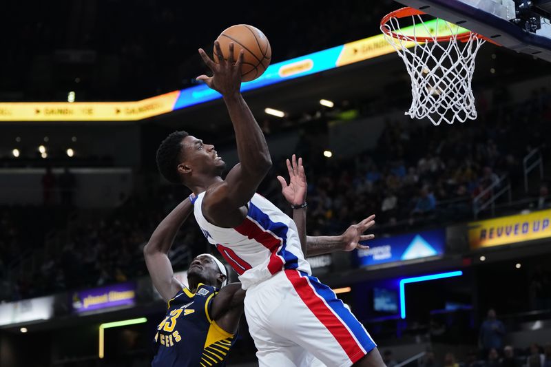 INDIANAPOLIS, INDIANA - FEBRUARY 22: Jalen Duren #0 of the Detroit Pistons attempts a shot while being guarded by Pascal Siakam #43 of the Indiana Pacers in the fourth quarter at Gainbridge Fieldhouse on February 22, 2024 in Indianapolis, Indiana. NOTE TO USER: User expressly acknowledges and agrees that, by downloading and or using this photograph, User is consenting to the terms and conditions of the Getty Images License Agreement. (Photo by Dylan Buell/Getty Images)