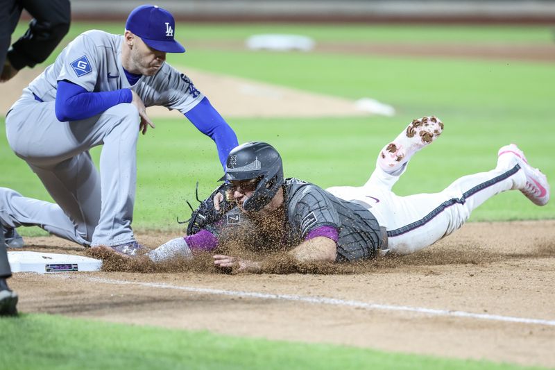 May 24, 2025; New York City, New York, USA;  New York Mets first baseman Pete Alonso (20) is tagged out by Los Angeles Dodgers first baseman Freddie Freeman (5) on a pick off play in the seventh inning  at Citi Field. Mandatory Credit: Wendell Cruz-Imagn Images