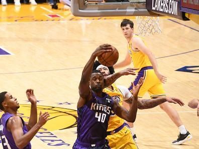 LOS ANGELES, CA - NOVEMBER 15: Harrison Barnes #40 of the Sacramento Kings grabs a rebound during the game against the Los Angeles Lakers on November 15, 2023 at Crypto.Com Arena in Los Angeles, California. NOTE TO USER: User expressly acknowledges and agrees that, by downloading and/or using this Photograph, user is consenting to the terms and conditions of the Getty Images License Agreement. Mandatory Copyright Notice: Copyright 2023 NBAE (Photo by Adam Pantozzi/NBAE via Getty Images)