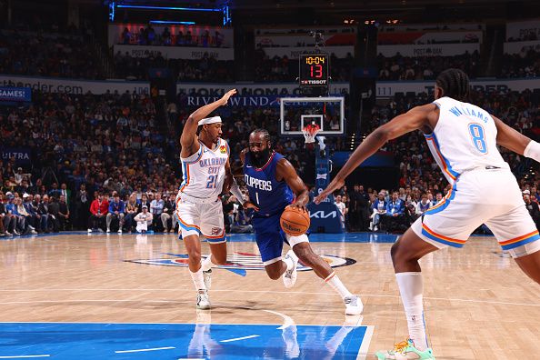 OKLAHOMA CITY, OK - DECEMBER 21: James Harden #1 of the LA Clippers drives to the basket during the game against the Oklahoma City Thunder on December 21, 2023 at Paycom Arena in Oklahoma City, Oklahoma. NOTE TO USER: User expressly acknowledges and agrees that, by downloading and or using this photograph, User is consenting to the terms and conditions of the Getty Images License Agreement. Mandatory Copyright Notice: Copyright 2023 NBAE (Photo by Zach Beeker/NBAE via Getty Images)